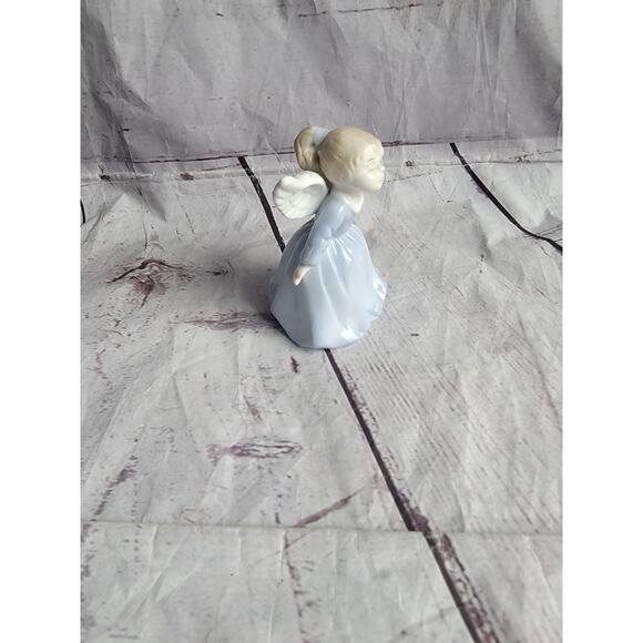 Vintage L.R Kissing Angel Bell Blue And White Cherub Girl 3 1/2inches Tall - Picture 2 of 7
